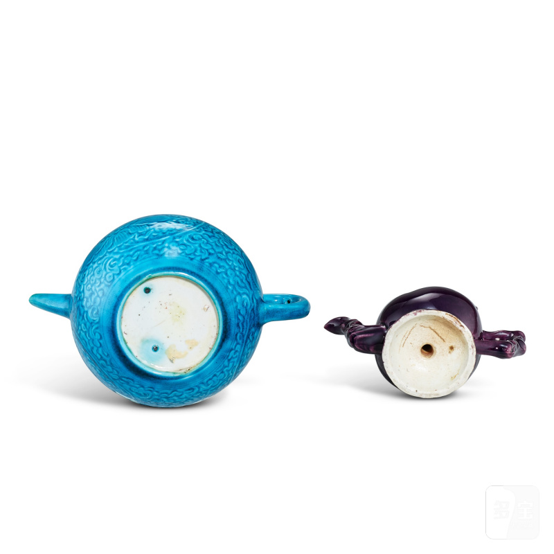 Two monochrome-glazed ewers, Qing dynasty, Kangxi period | 清康熙 單色釉壺兩件 - 图3
